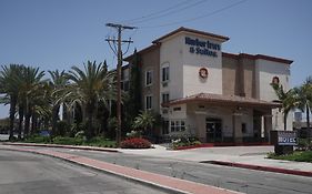 Harbor Inn & Suites